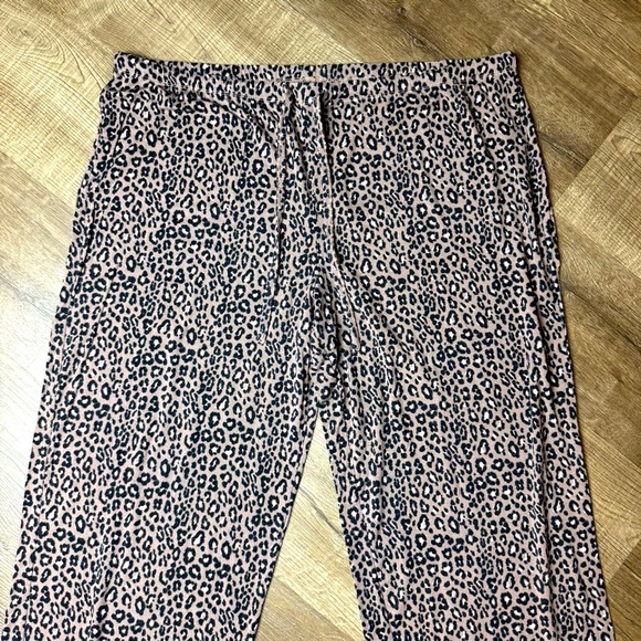 Nordstrom | Animal Print Pajama Set XL - Picture 5 of 11